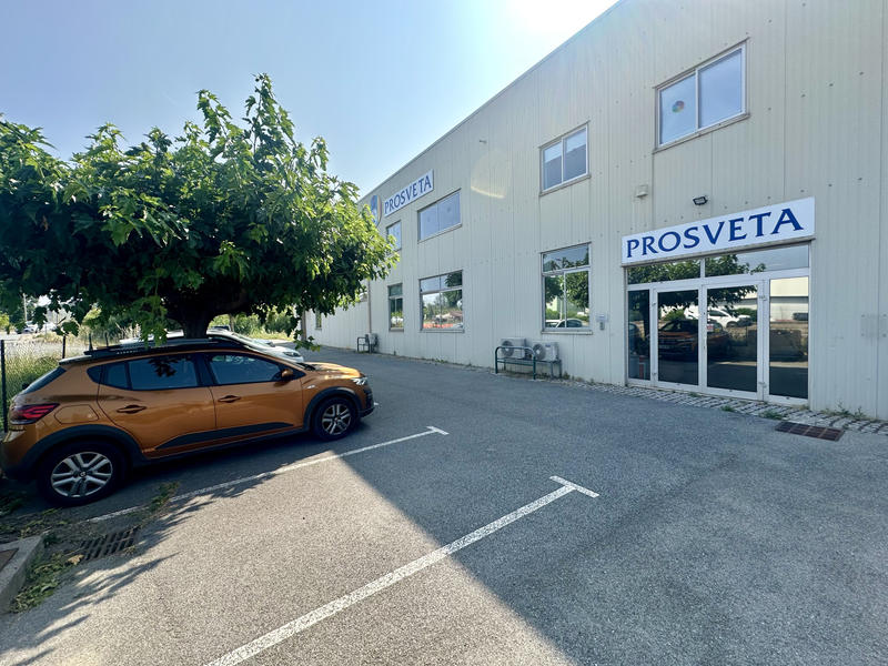 Local d'activités - 980 m²