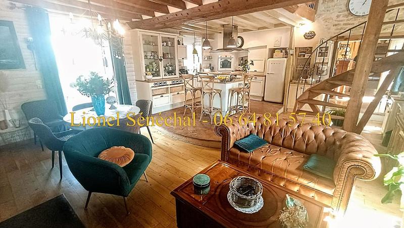 Demeure - 240 m² - 12 pièces