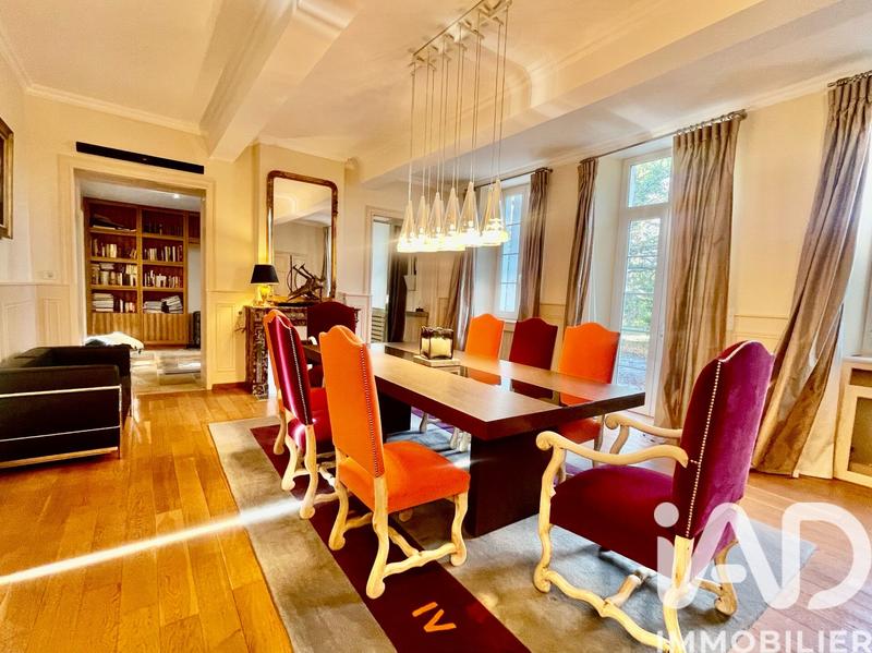 Maison - 411 m² - 11 pièces