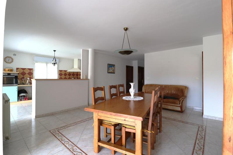 Maison - 220 m² - 5 pièces