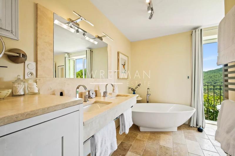 Villa - 192 m² - 9 pièces