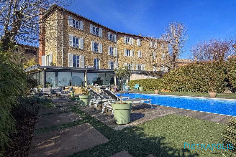 Maison ancienne - 247 m² - 9 pièces