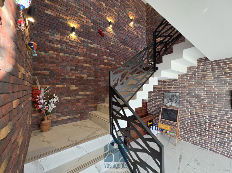 Maison - 224 m² - 6 pièces