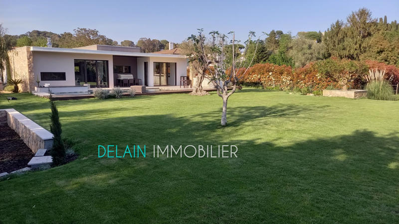 Maison - 257 m² - 5 pièces