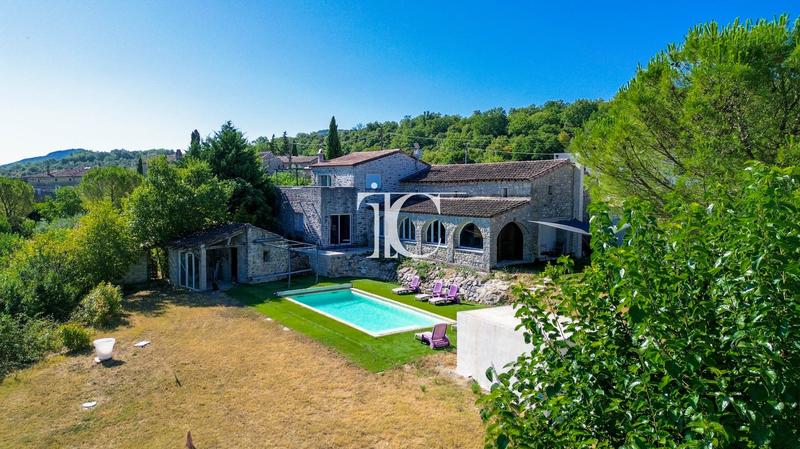 Mas - 195 m² - 5 pièces