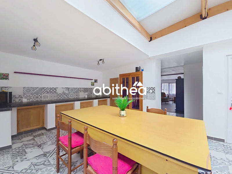 Maison - 220 m² - 7 pièces