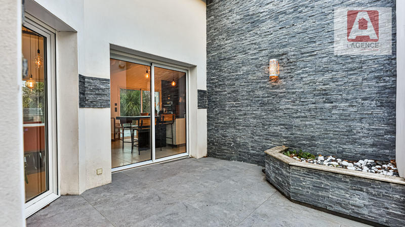 Maison - 180 m² - 6 pièces