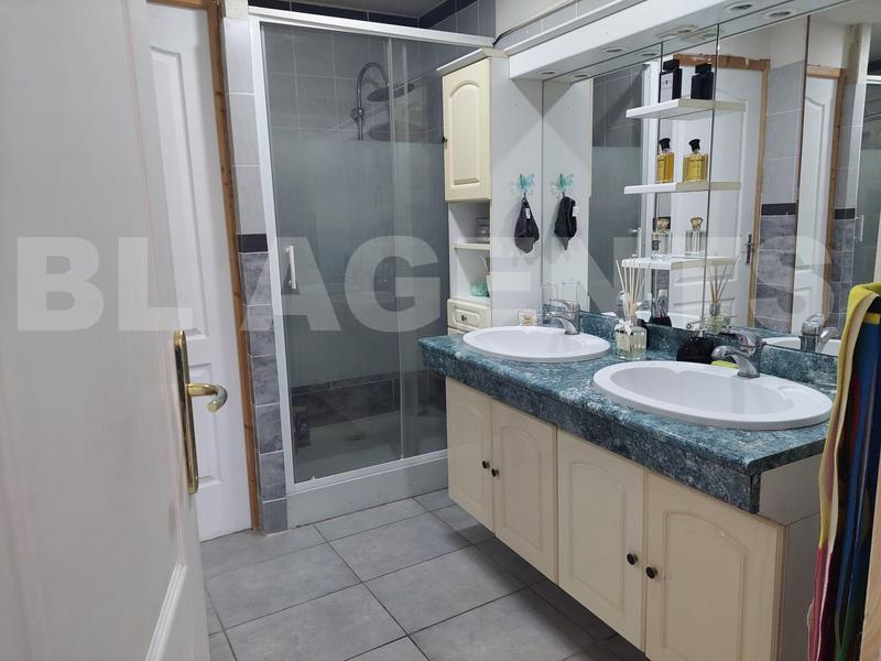 Maison - 223 m² - 7 pièces