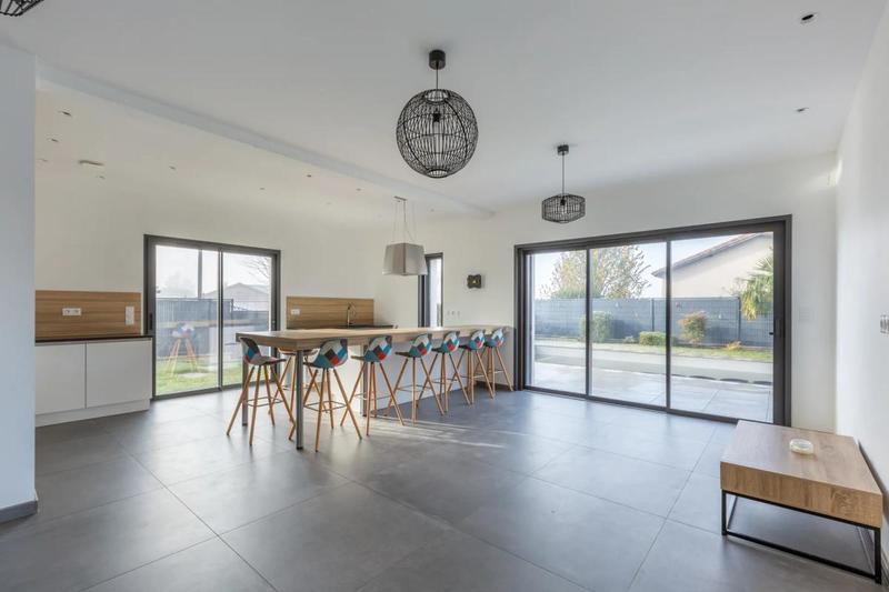 Maison - 246 m² - 8 pièces