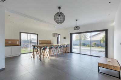 Maison - 246 m² - 8 pièces