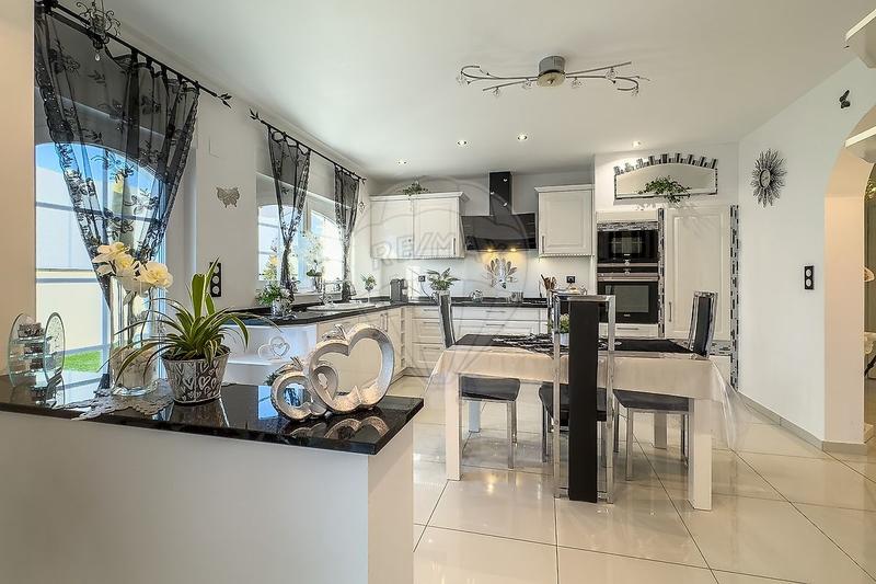 Maison - 174 m² - 5 pièces