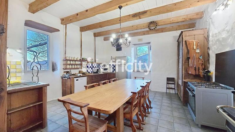 Mas - 300 m² - 11 pièces