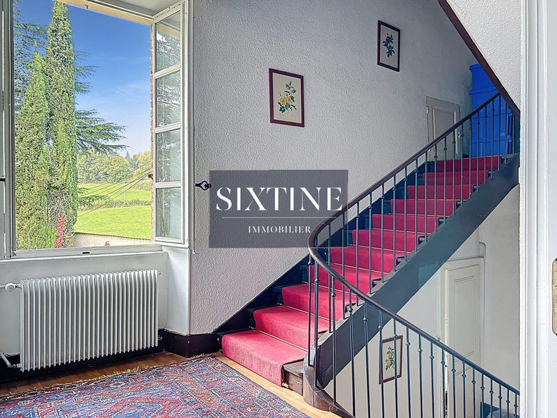 Maison - 312 m² - 9 pièces