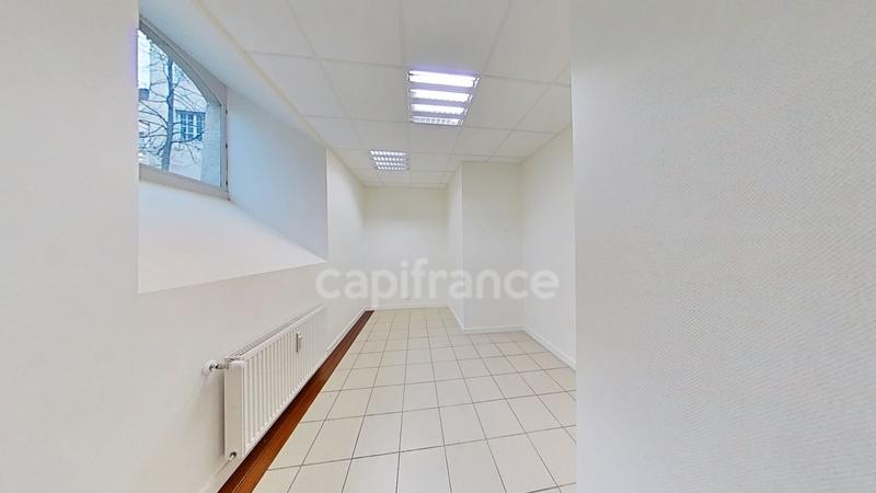 Bureau - 150 m² - 9 pièces