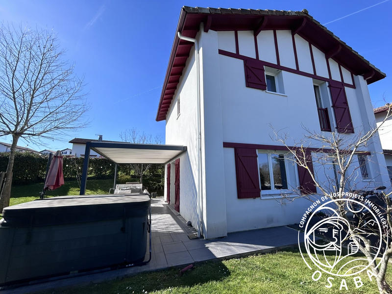 Maison - 90 m² - 4 pièces