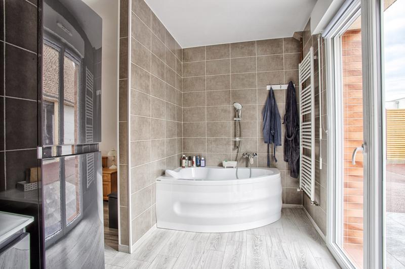 Villa - 193 m² - 9 pièces