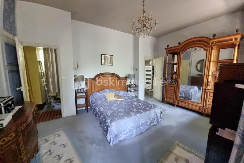 Maison - 214 m² - 8 pièces