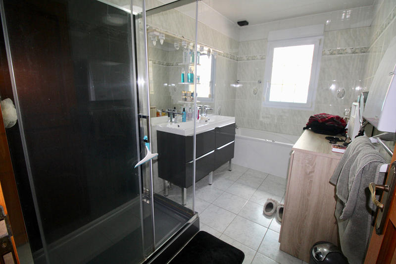 Maison - 210 m² - 7 pièces