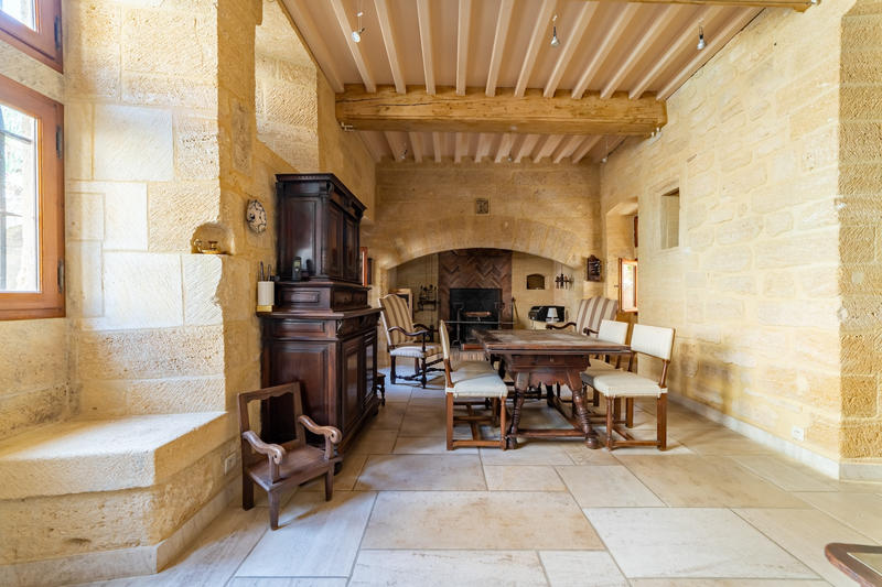 Maison - 215 m² - 8 pièces