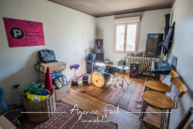 Maison traditionnelle - 250 m² - 5 pièces