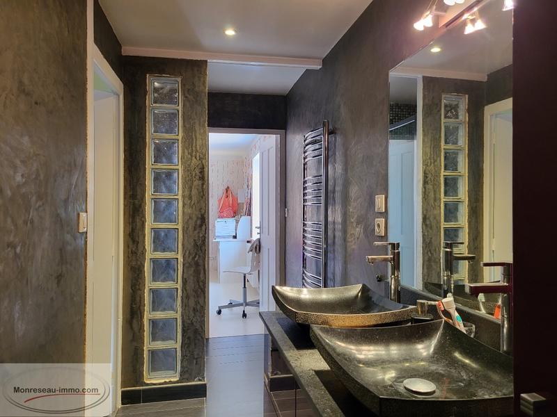 Propriété - 210 m² - 7 pièces