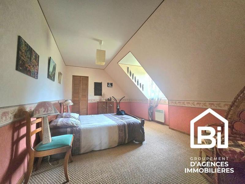 Maison - 218 m² - 8 pièces