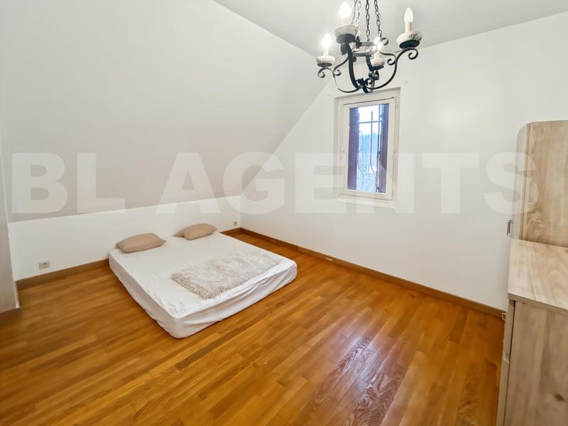 Maison de ville - 263 m² - 9 pièces