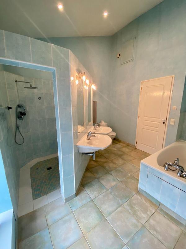 Maison - 250 m² - 6 pièces