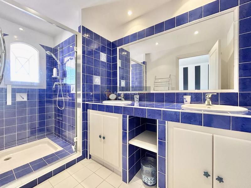 Maison - 215 m² - 7 pièces