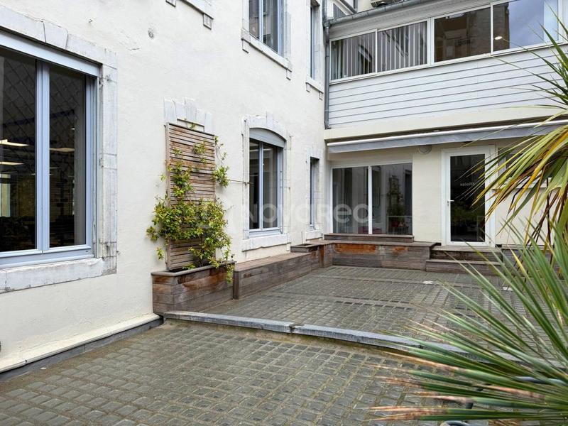 Appartement - 263 m² - 8 pièces