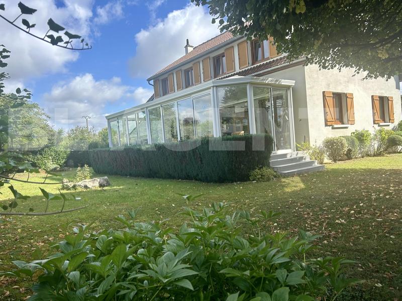 Maison - 228 m² - 10 pièces