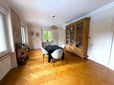 Maison - 303 m² - 10 pièces