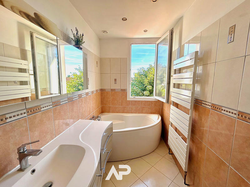 Maison - 106 m² - 5 pièces