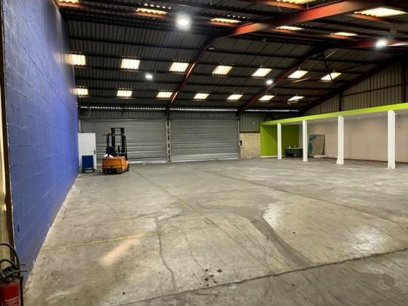 Entrepôt - 1 000 m²
