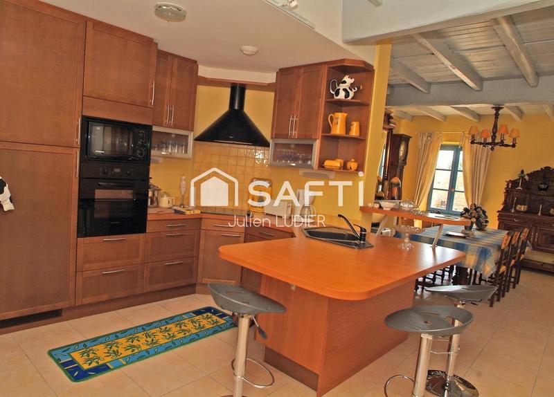 Maison - 245 m² - 8 pièces