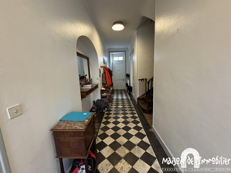 Maison - 219 m² - 7 pièces