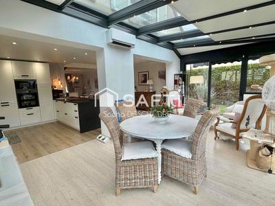 Maison - 140 m² - 5 pièces