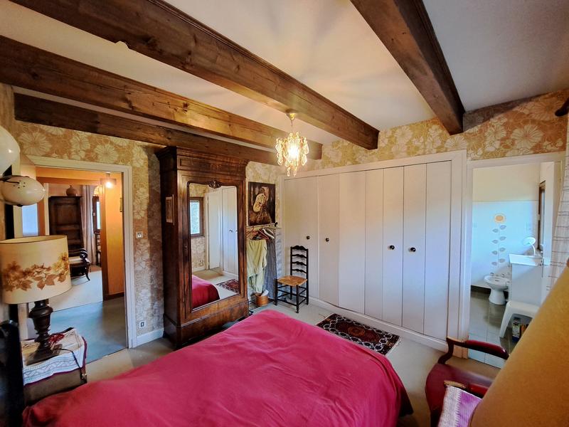 Maison - 248 m² - 9 pièces