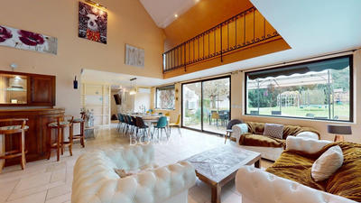 Maison - 367 m² - 16 pièces