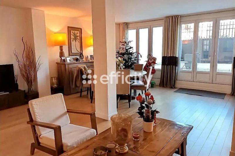 Maison - 326 m² - 6 pièces