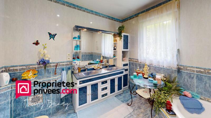 Maison - 230 m² - 8 pièces