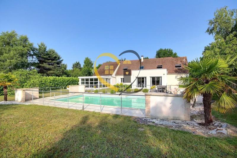 Maison - 300 m² - 11 pièces