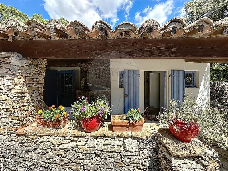 Propriété - 333 m² - 9 pièces