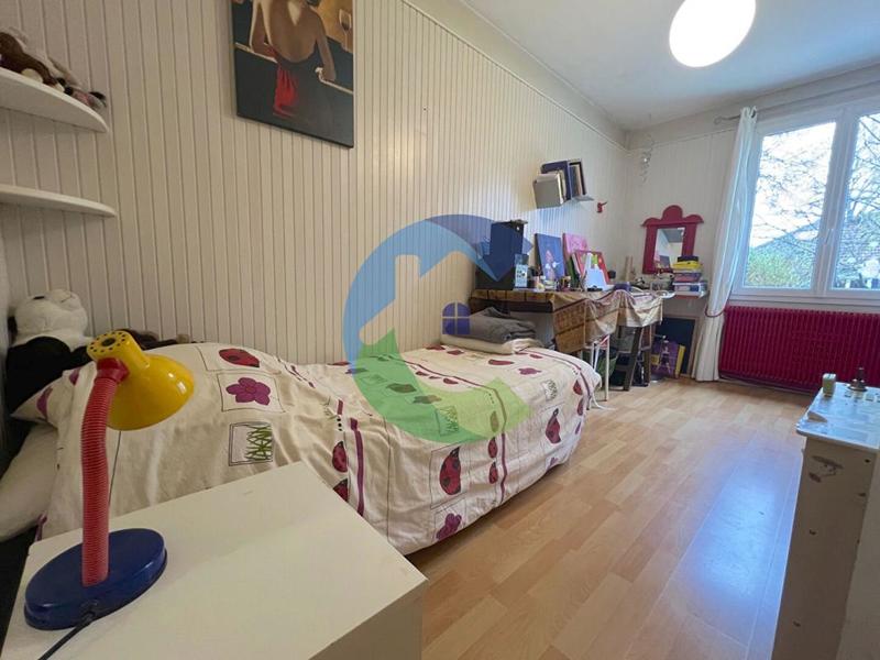 Maison - 220 m² - 8 pièces