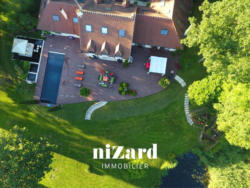 Propriété - 420 m² - 14 pièces