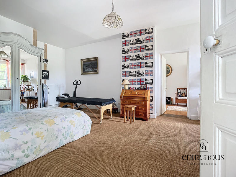 Maison - 254 m² - 9 pièces