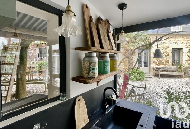 Maison - 213 m² - 9 pièces