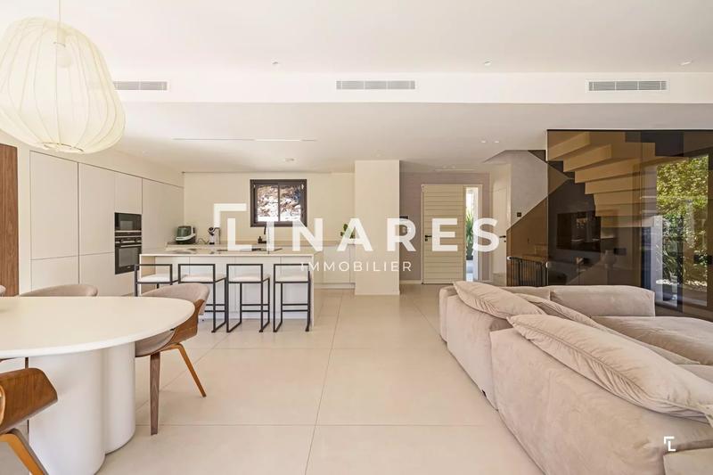 Villa - 189 m² - 6 pièces