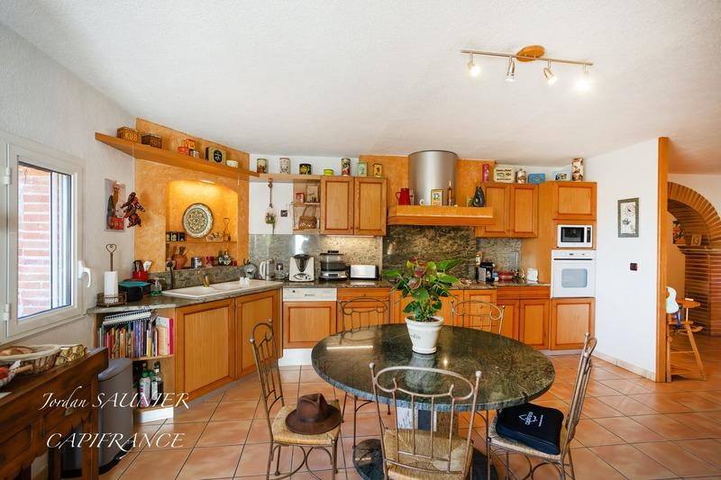 Maison traditionnelle - 372 m² - 8 pièces