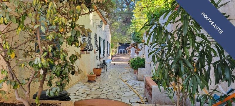 Propriété - 220 m² - 7 pièces